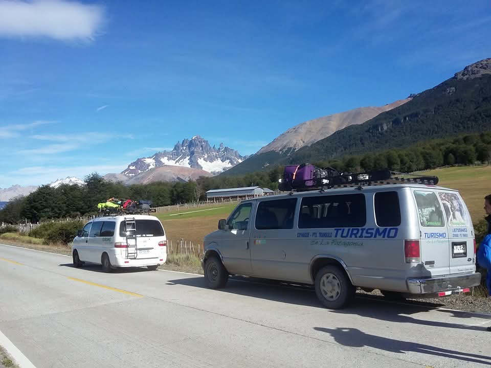 Bus de PatoAventura en la Carretera Austral de la Región de Aysén